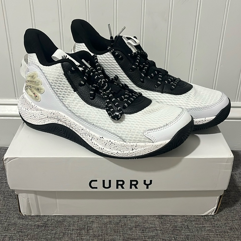 Under Armour White and Black Men's or Women’s Baseketball Shoes